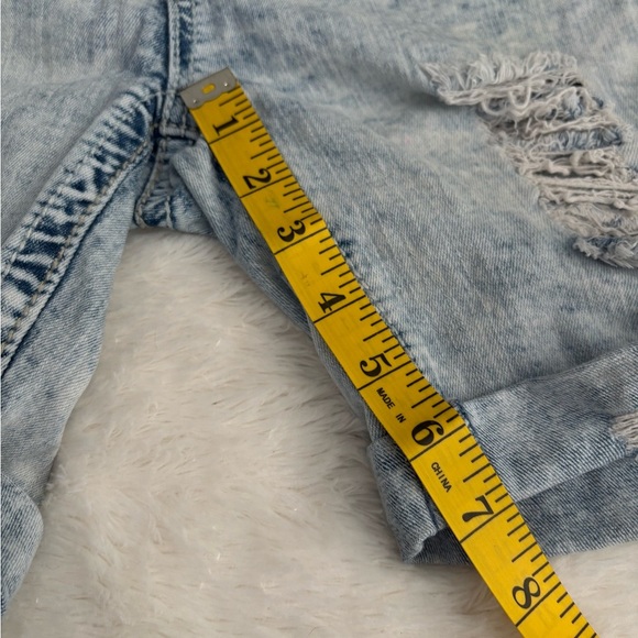 Wallflower Women's Distressed American Flag Acid Wash Denim Jean Shorts Size 3 - Picture 6 of 6
